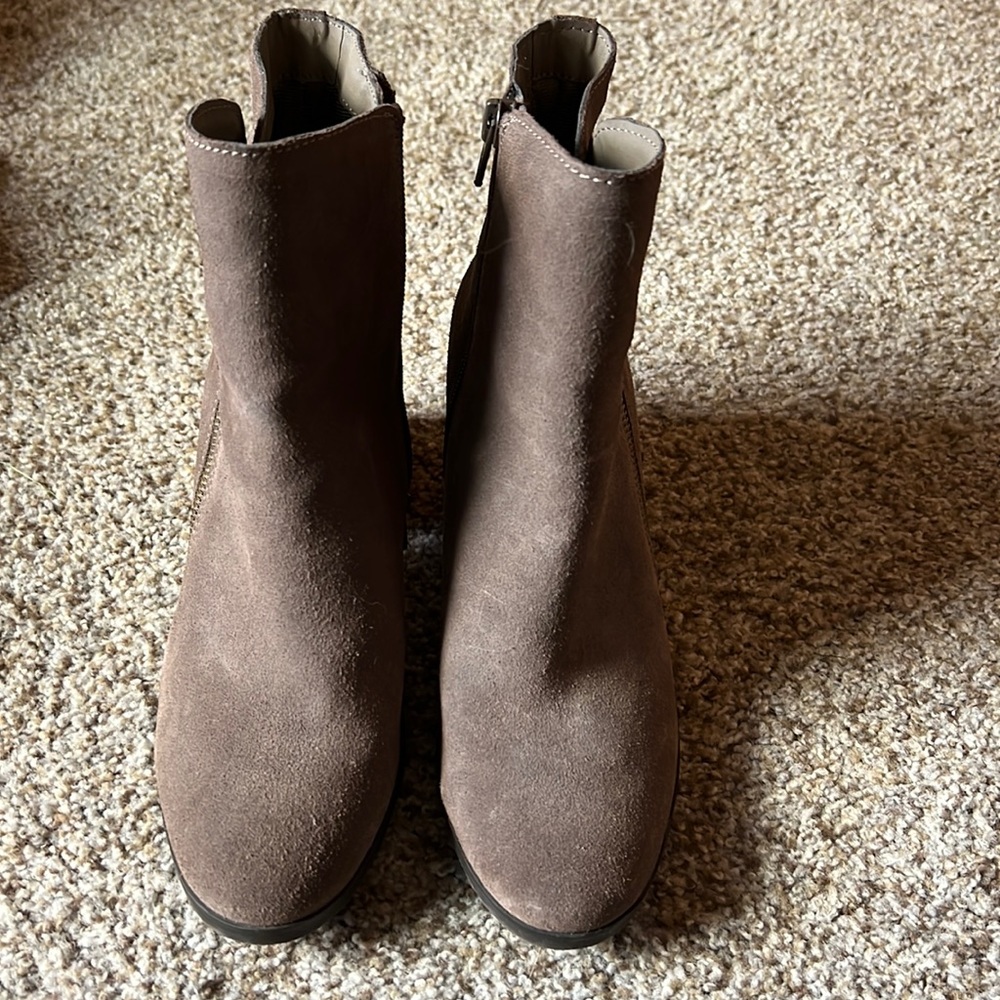 Womens taupe/grey boots, size 7
